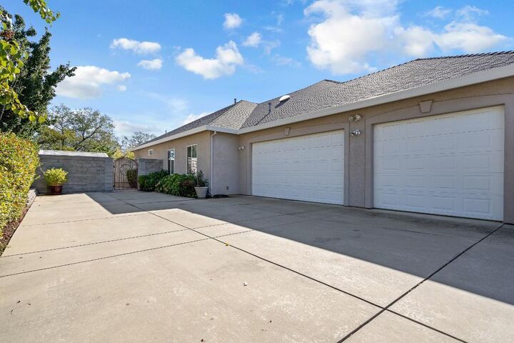 Property Photo:  3685 Wimbledon Drive  CA 96002 