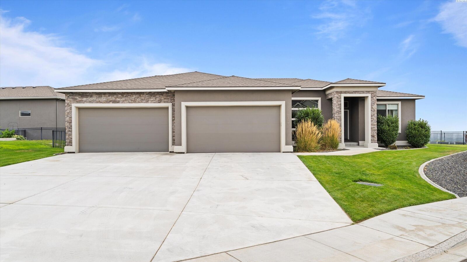 Property Photo: 2284 S Alaska St WA 99338