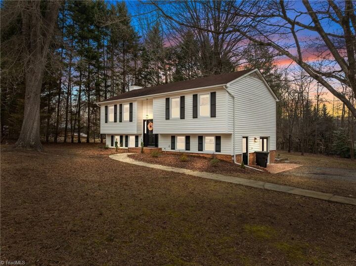 Property Photo: 1335 Lynndale Drive NC 27106