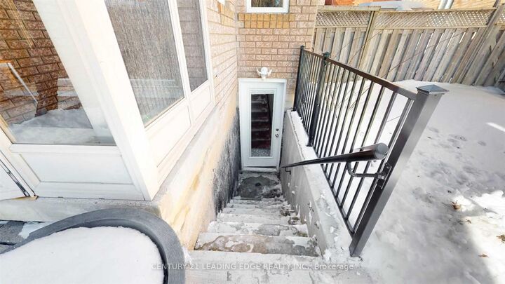 Property Photo:  12 Fortune Crescent  ON L4S 1S5 