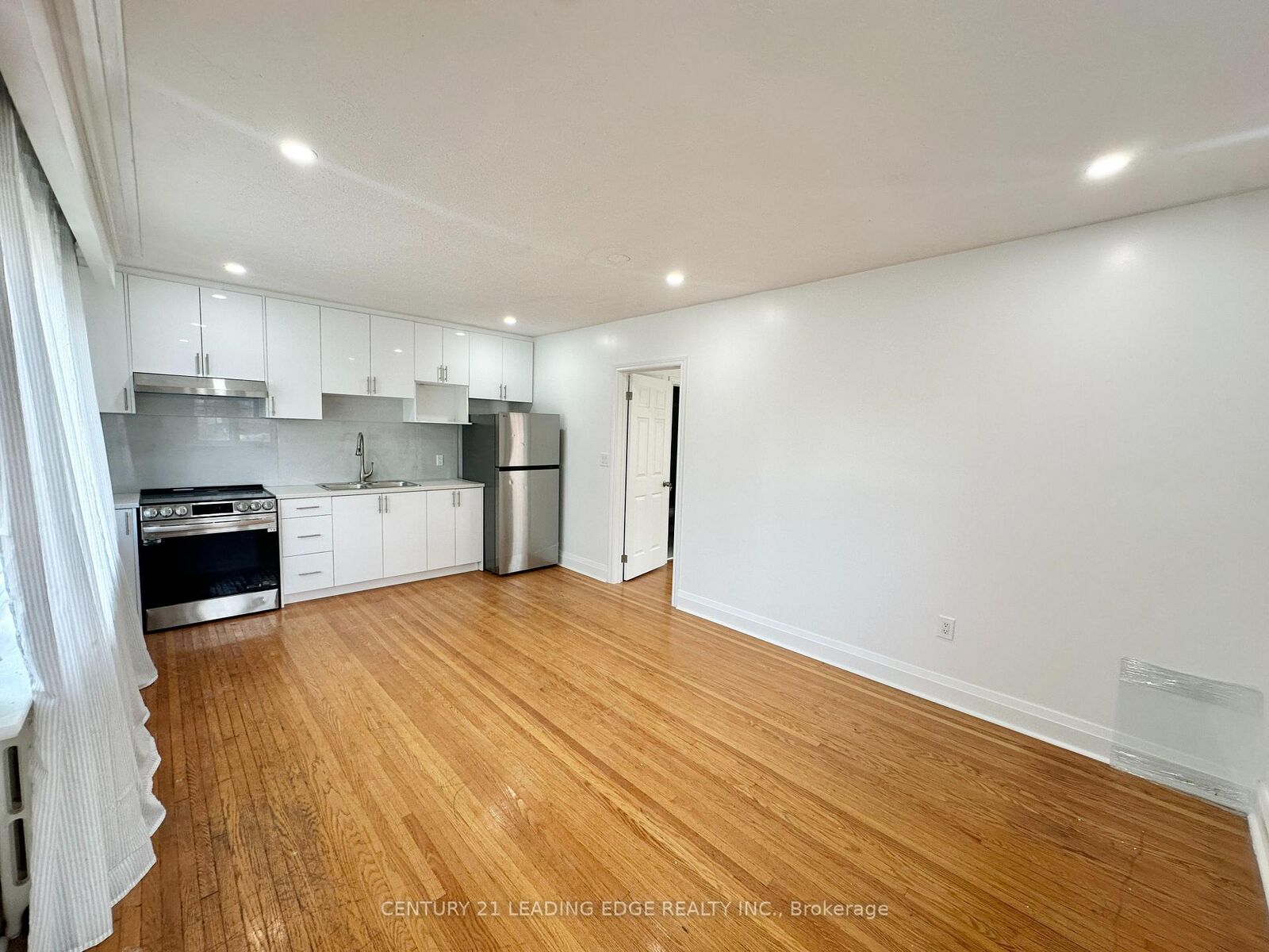 Photo de la propriété:  51 Morningside Avenue  ON M1E 3C3 