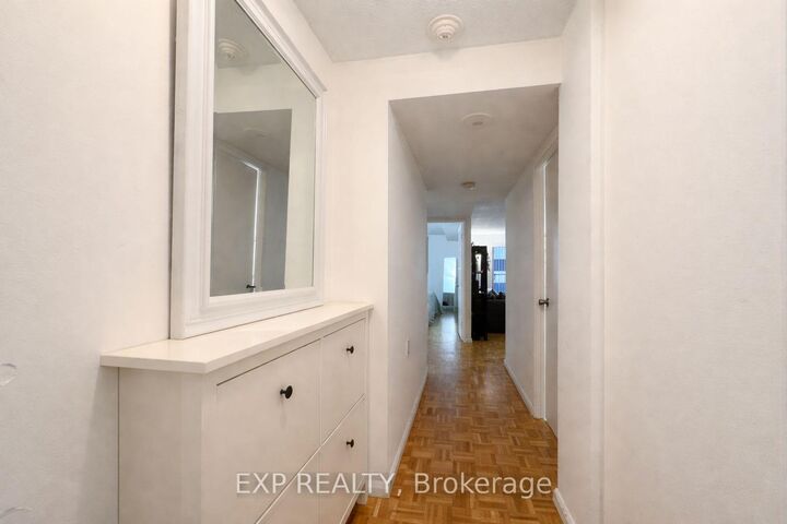 Property Photo: 475 Laurier Avenue W 705 ON K1R 7X1