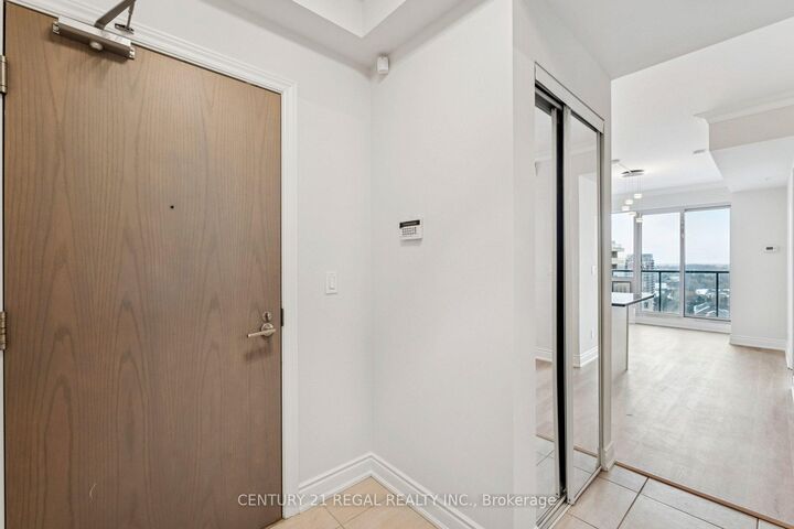 Property Photo: 9090 Yonge Street 1206B ON L4C 0Z1