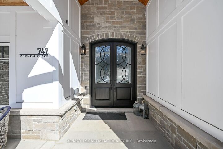 Property Photo: 747 Vernon Place ON L9G 3H4