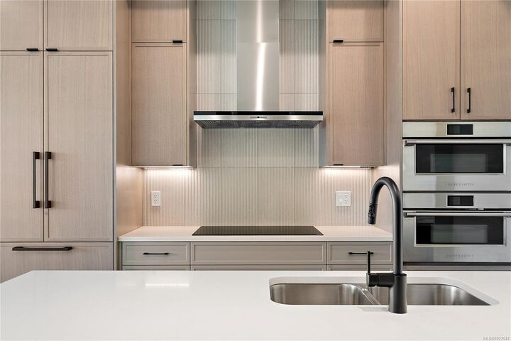 Property Photo:  1102 Esquimalt Rd 503  BC V9A 0L3 