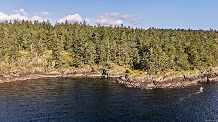 Property Photo: 333 Main Rd BC V0R 2J0