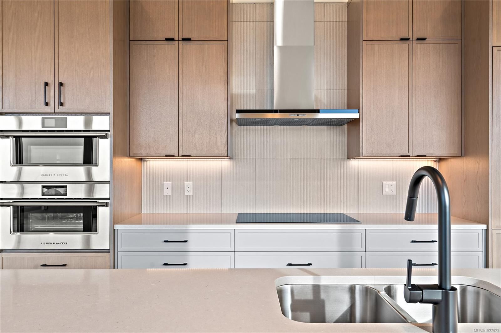 Photo de la propriété:  1102 Esquimalt Rd 501  BC V9A 0L3 