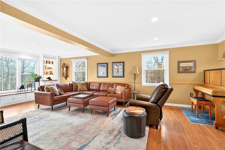 Property Photo:  112 N Heide Ln  PA 15317 