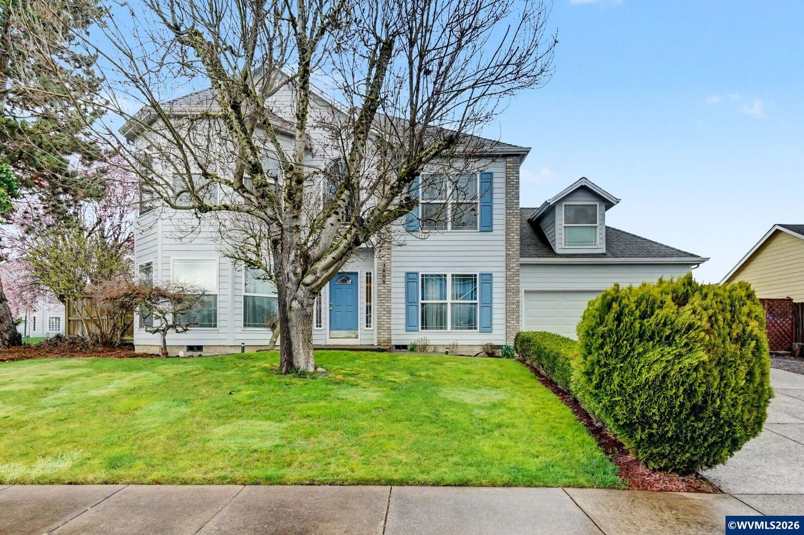 Property Photo: 1806 Teton Dr E OR 97361