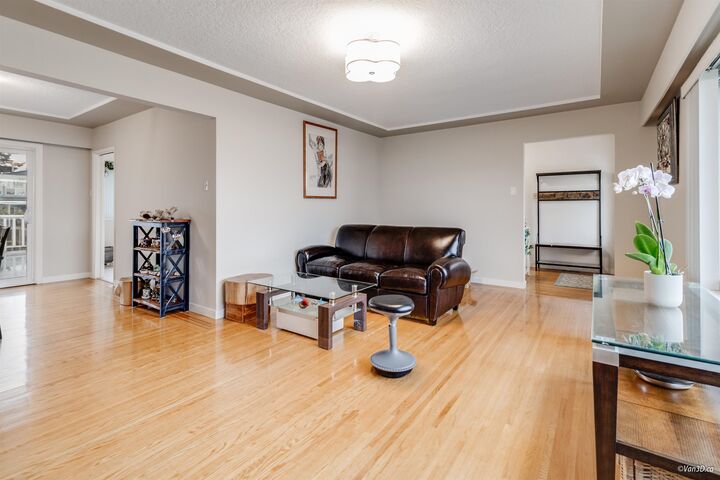 6555 St. Charles Place — photo 1