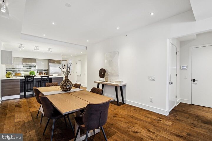 Property Photo:  233 Chestnut Street 4  PA 19106 