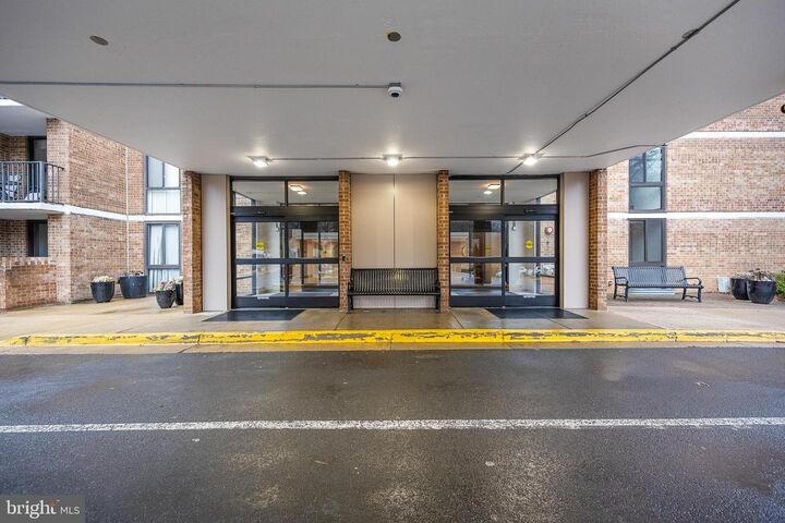 Property Photo:  2300 Pimmit Drive 112  VA 22043 