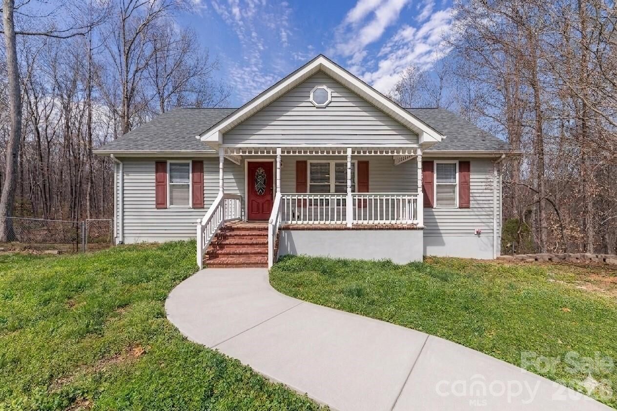 Property Photo:  7722 Farmbrook Drive  NC 28173 