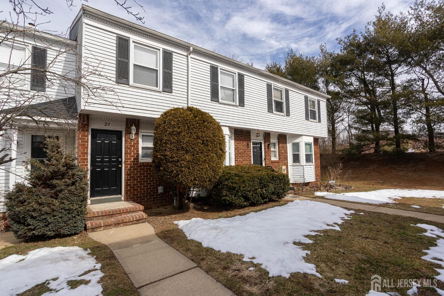 Property Photo:  21 Rosewood Court  NJ 08872 