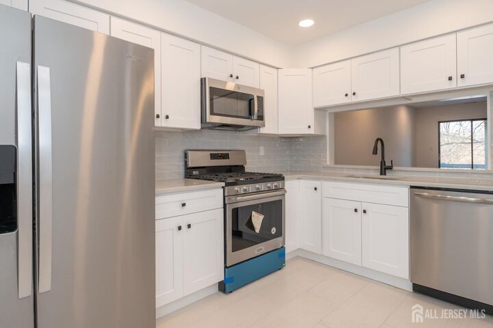 Property Photo:  801 Woodbridge Commons Way  NJ 08830 