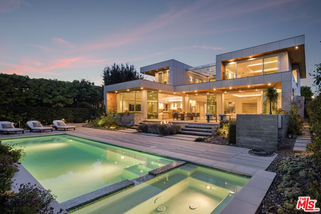 Property Photo:  13120 Nimrod Pl  CA 90049 