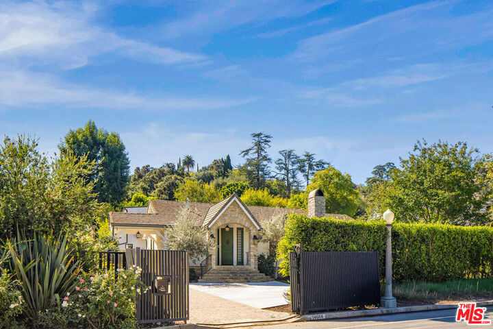 Property Photo: 14664 Valley Vista Blvd CA 91403