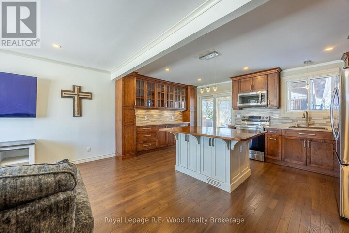 Property Photo: 11 Glenwood Road ON N5C 3N7