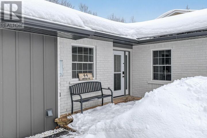 Property Photo:  44 Anson Street  ON K0M 2K0 