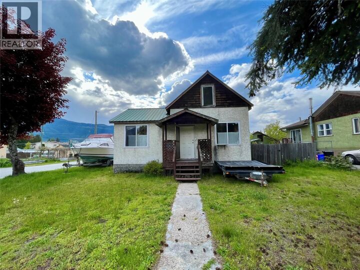 Property Photo: 302 6th Avenue Northwest BC V0G 1R0