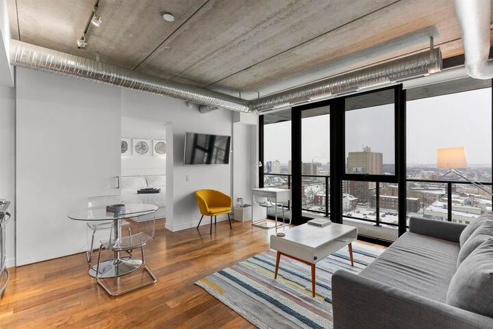 Property Photo:  311 Hargrave Street  MB R3B 2C3 