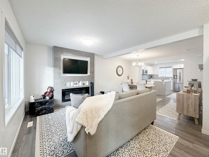 Property Photo:  1270 Rosenthal Boulevard NW  AB T5T 7N6 