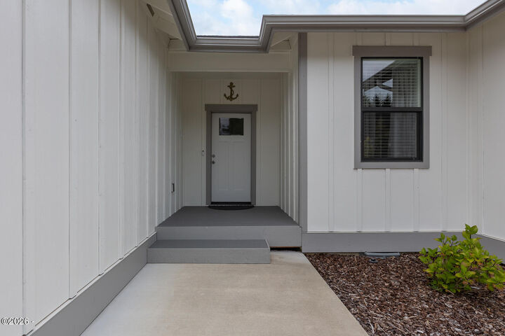 Property Photo:  4145 SE Inlet Avenue  OR 97367 