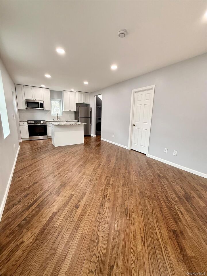 Property Photo:  19 Lee Avenue 2  NY 10980 