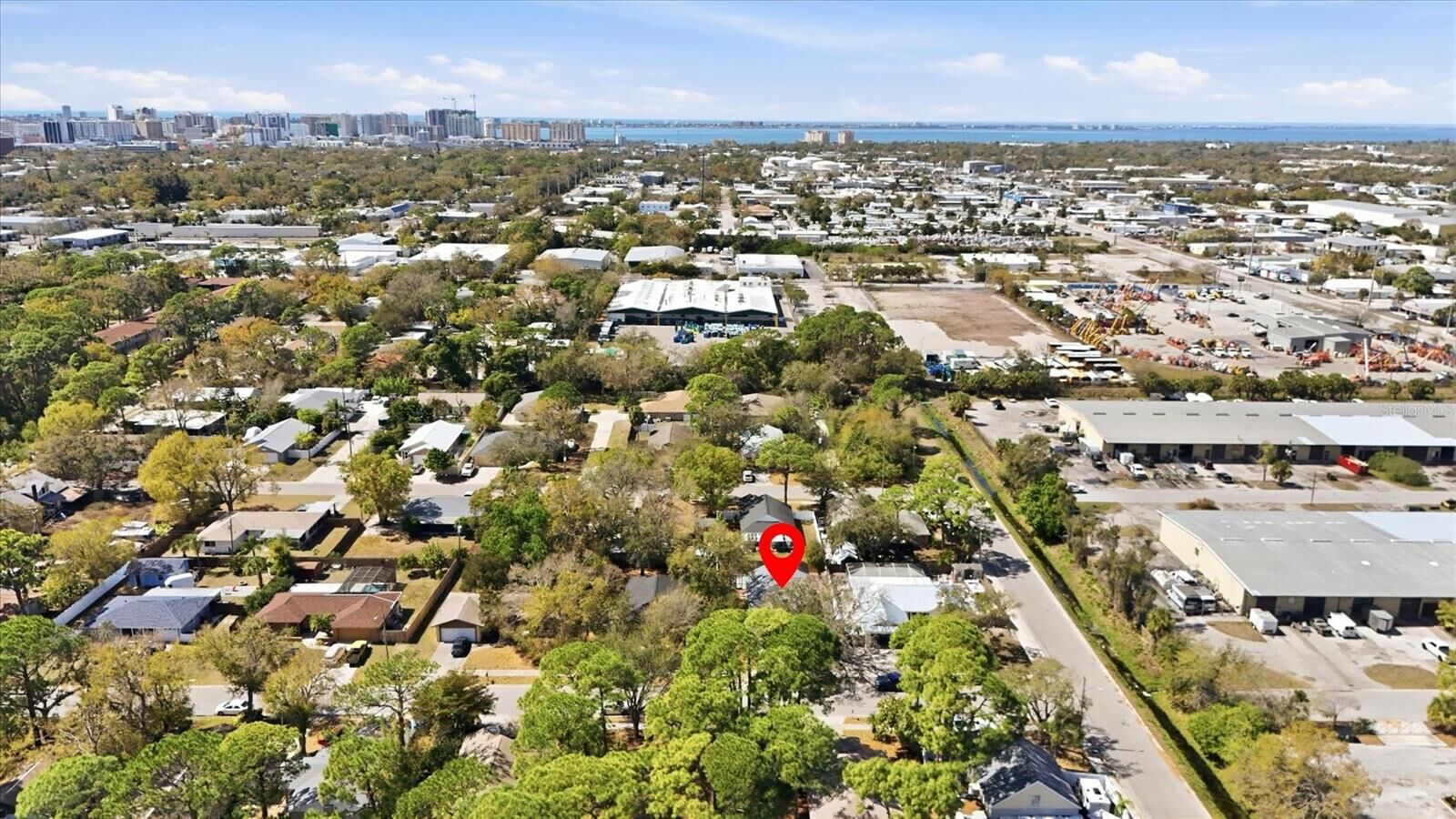 Property Photo:  1077 N Jefferson Avenue  FL 34237 