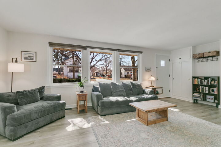 Property Photo:  9512 Jefferson Avenue  IL 60513 