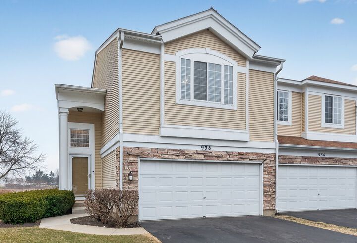 Property Photo:  938 Mesa Drive  IL 60123 