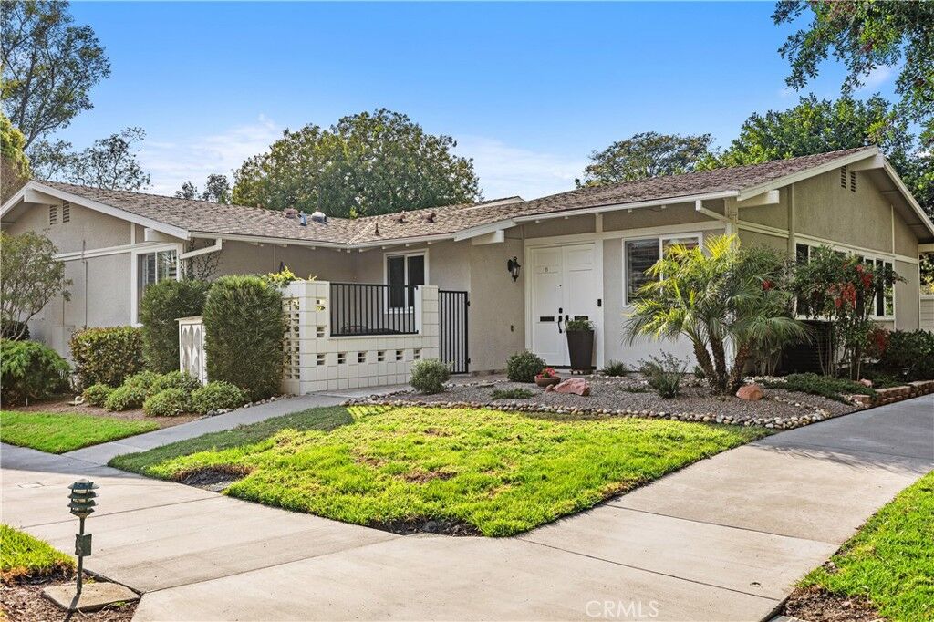 Property Photo:  713 Avenida Majorca #B  CA 92637 