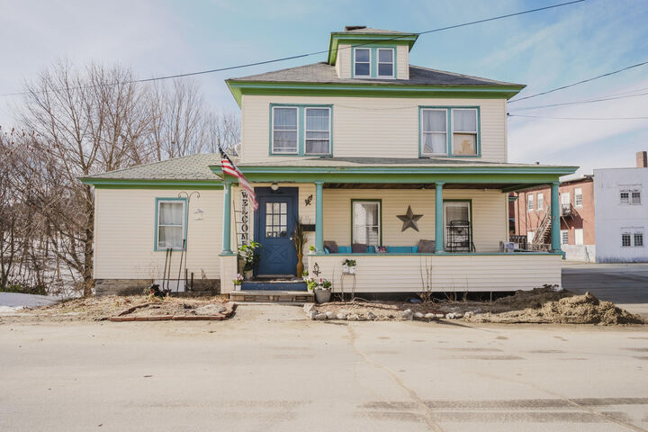 Property Photo:  11 Barrows Street  ME 04281 
