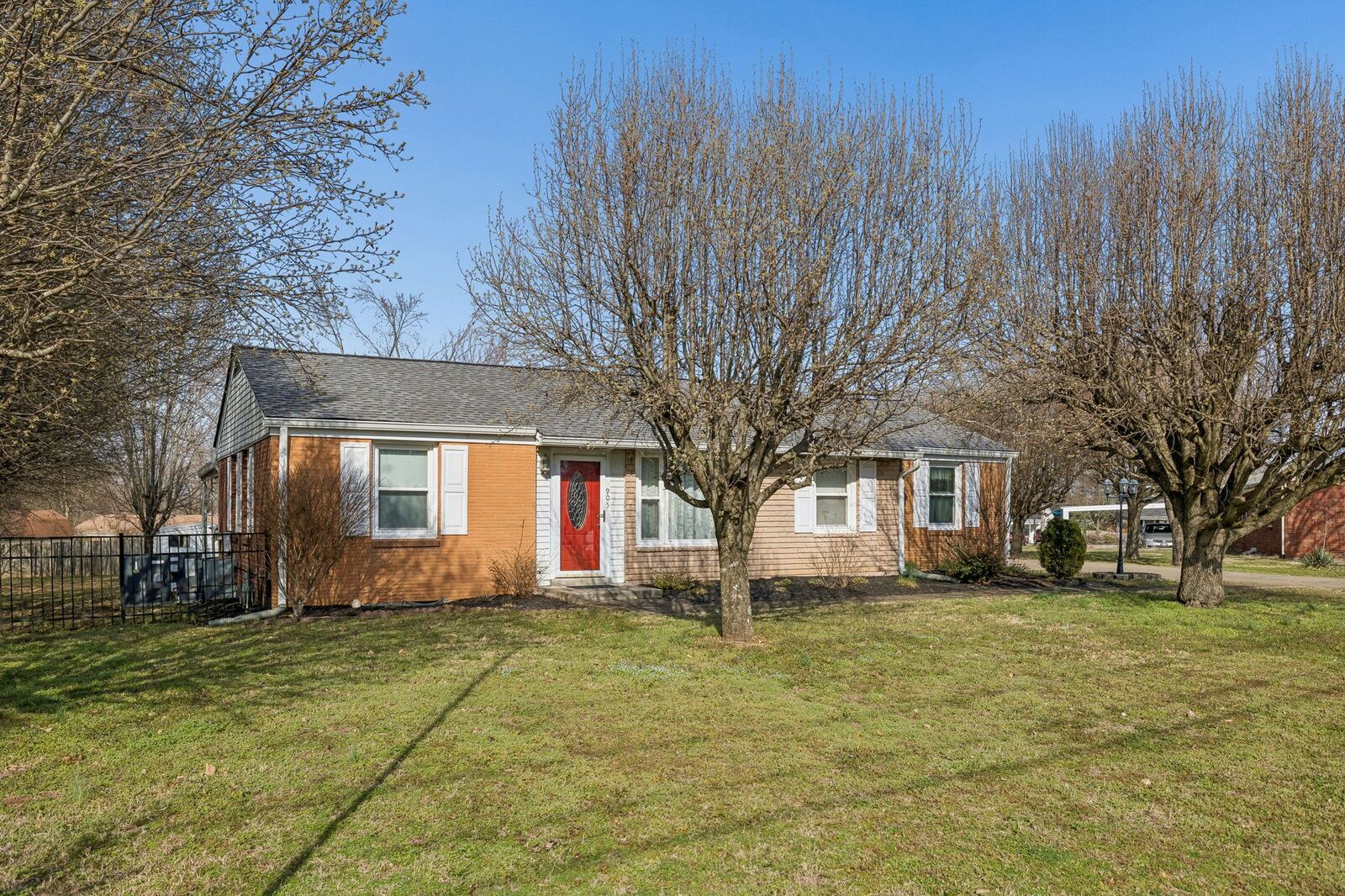 Property Photo:  905 Joyce Ln  TN 37216 