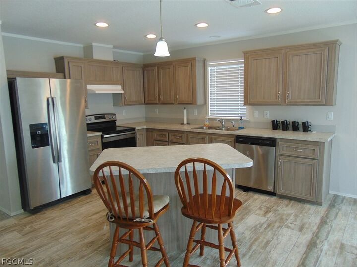 Property Photo:  1445 N Bridge Street  FL 33935 