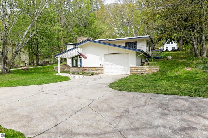 Property Photo:  413-415 Leelanau Avenue  MI 49635 