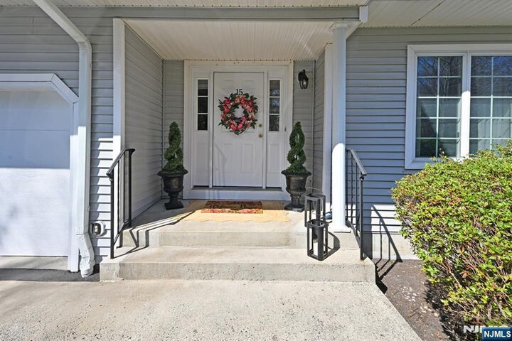 Property Photo:  15 Drake Drive G2  NJ 07642 