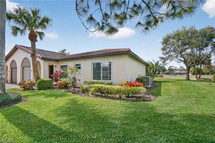 Property Photo:  1041 Forest Lakes Dr 7D  FL 34105 