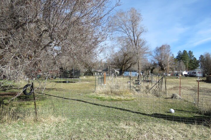 Property Photo: 1747 Hope Street OR 97603