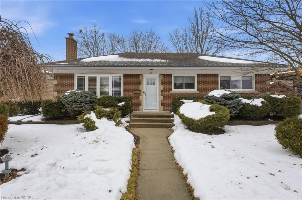 Property Photo: 37 Hillier Crescent ON N3R 1X3