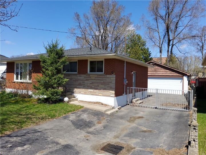 Property Photo: 7 Usher Street ON N3R 1B8