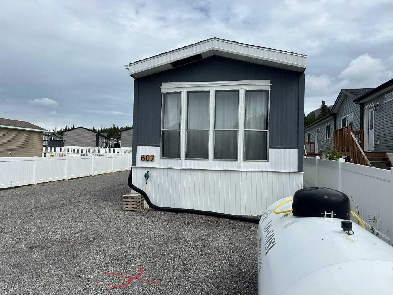 Property Photo: 607 Limestone Way AB T0M 2H0