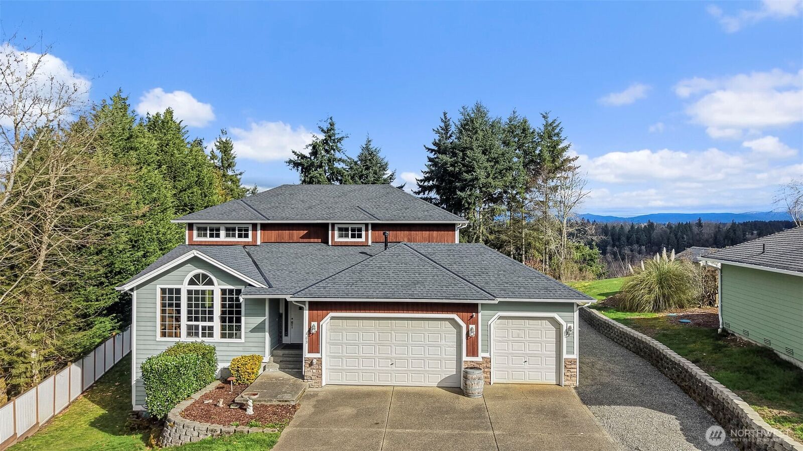 Property Photo: 403 207th Avenue E WA 98391
