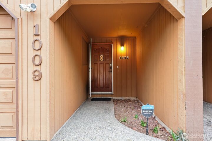 Property Photo:  1007  Lybarger Street SE  WA 98501 