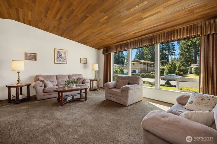 Property Photo:  14402  151st Place SE  WA 98059 