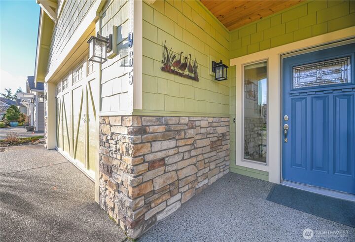 Property Photo:  965  Chestnut Loop  WA 98274 