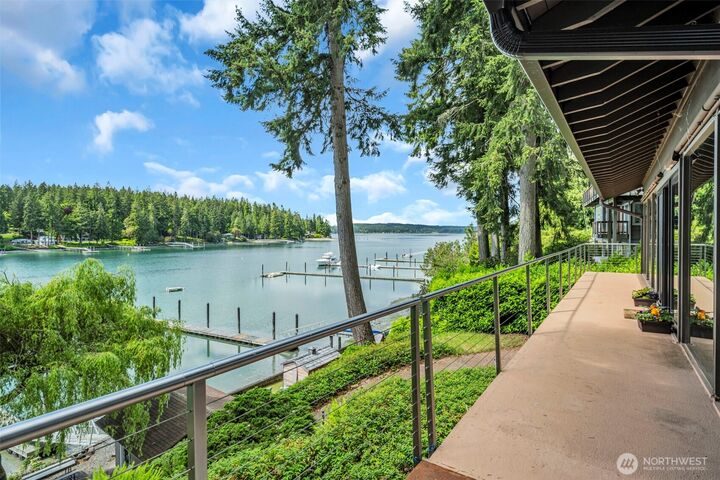 Property Photo: 6490 NE Monte Vista Drive WA 98110