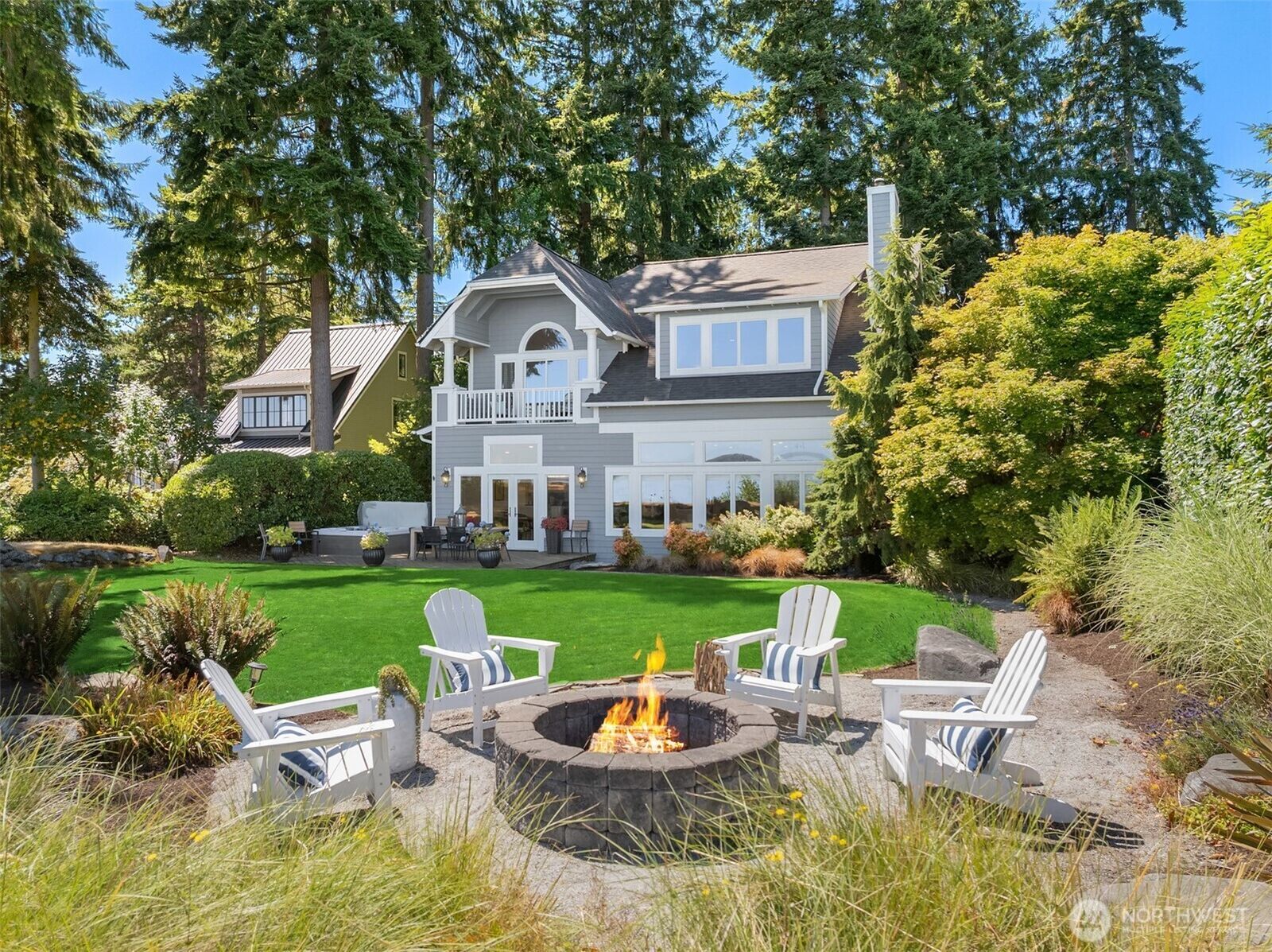 Property Photo:  10668 NE Manor Lane  WA 98110 