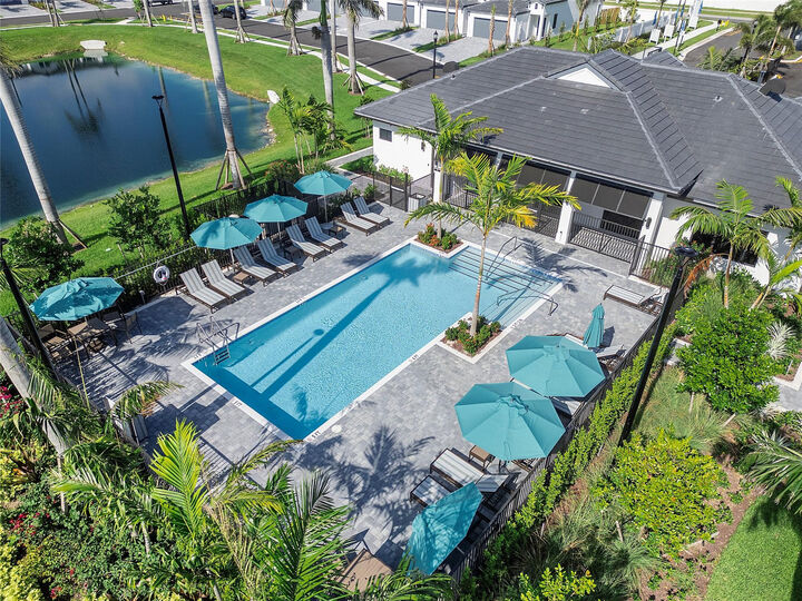 Property Photo: 4973 Oakmont Drive 1 FL 33312