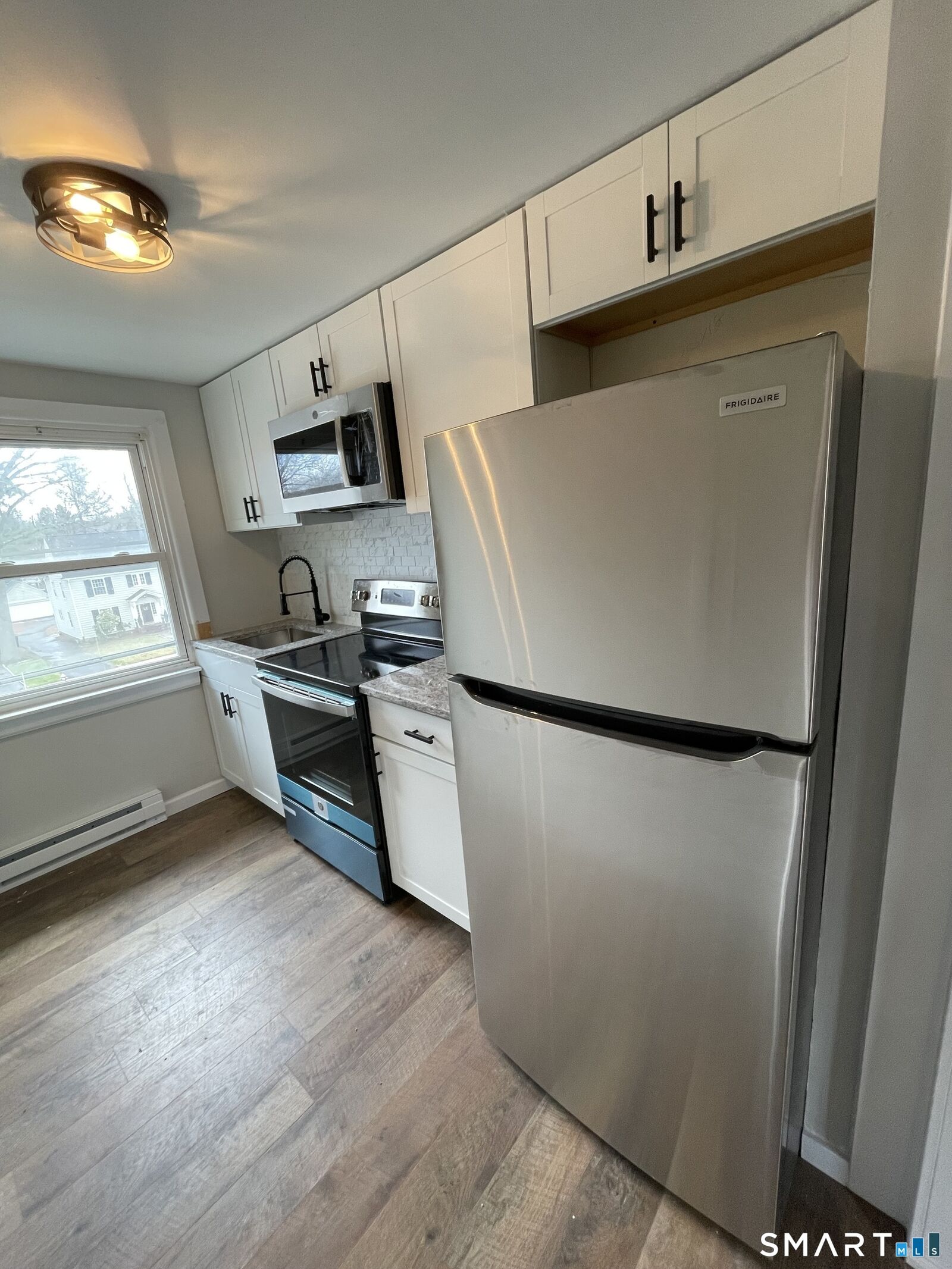 Property Photo:  254 Corbin Avenue 3  CT 06052 